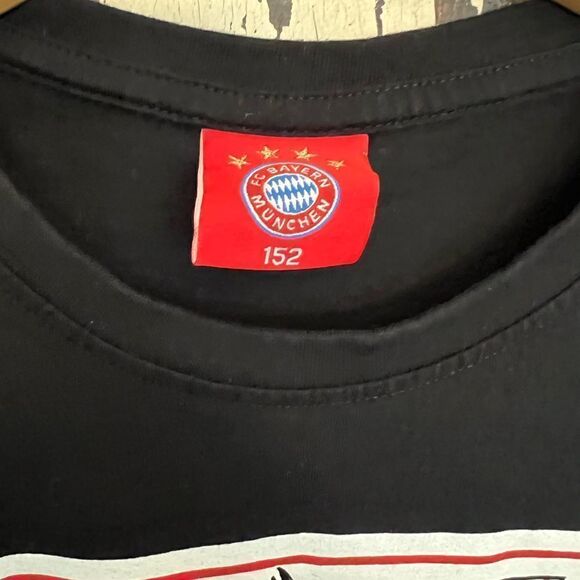 Youth FC Bayern Munich Robert Lewandowski 9 Soccer Youth Medium T-shirt. - Picture 3 of 6